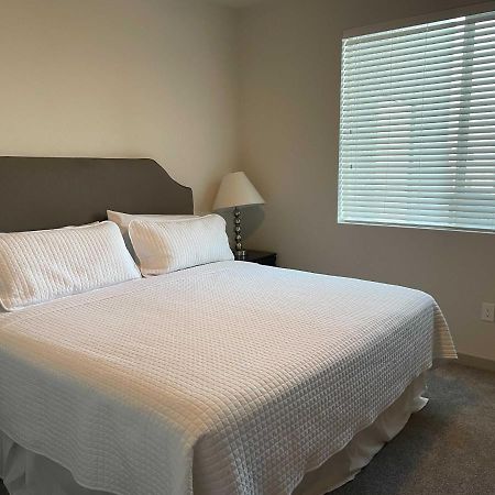 Stay Gia New Modern 1 Bedroom Apartment With Swimming Pool & Gym At Grayson Place Гудиер Экстерьер фото